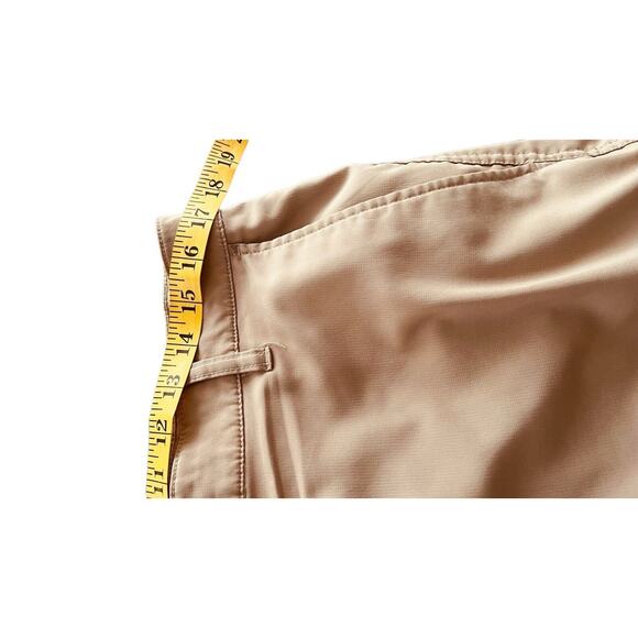 Chaps Shorts Mens Golf Cargo Size 34 Back Pockets Button Beige Zip Pockets - Picture 3 of 6